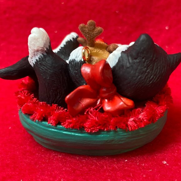 Mischievous Kittens Hallmark Ornament - Picture 2 of 6